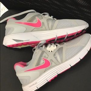 WOMENS NIKE SNEAKERS